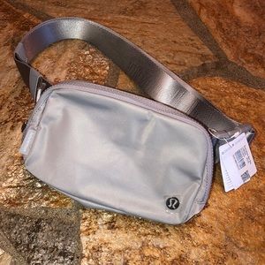 Lululemon Everywhere Belt Bag Small (Silver Drop) BRAND NEW WITH TAGS